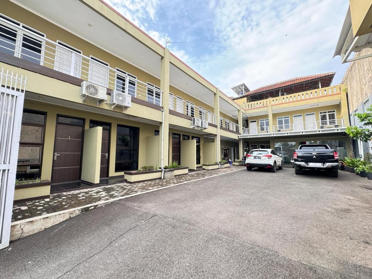 Fakhira Residence Hotel Cianjur Εξωτερικό φωτογραφία