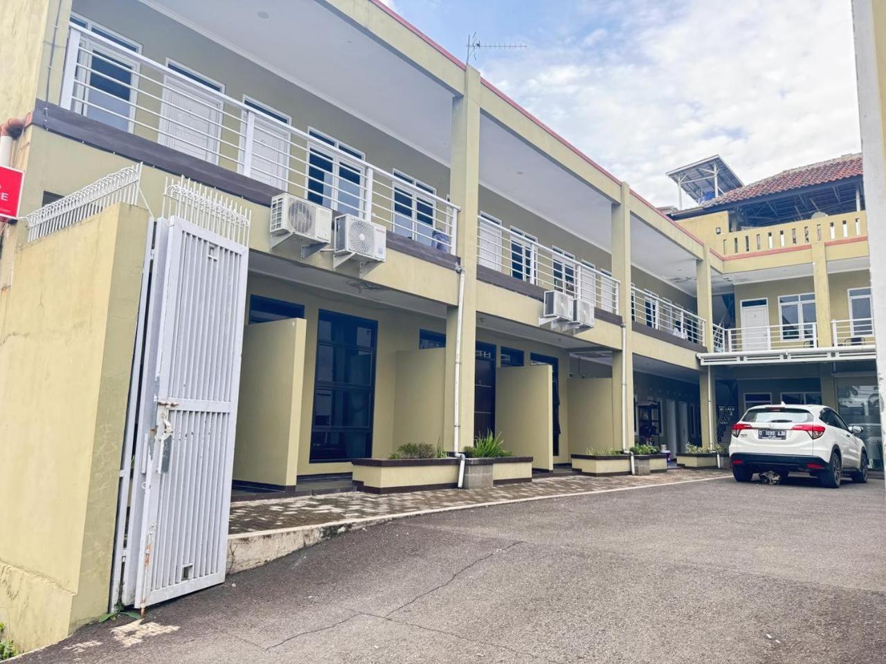 Fakhira Residence Hotel Cianjur Εξωτερικό φωτογραφία